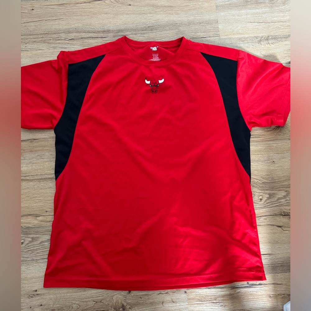 Men’s bulls shirt